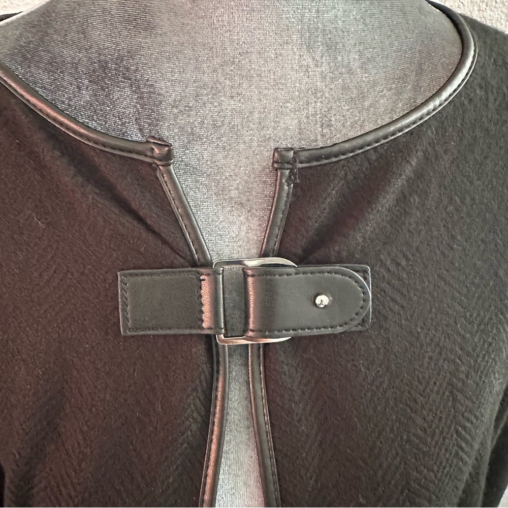 Lauren Ralph Lauren Buckle-Front Poncho / Cape Wrap - NWT - Picture 3 of 10